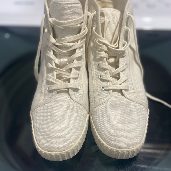 VINCE - Cream canvas high top sneakers w/ duster- SZ 8 - Picture 3 of 13